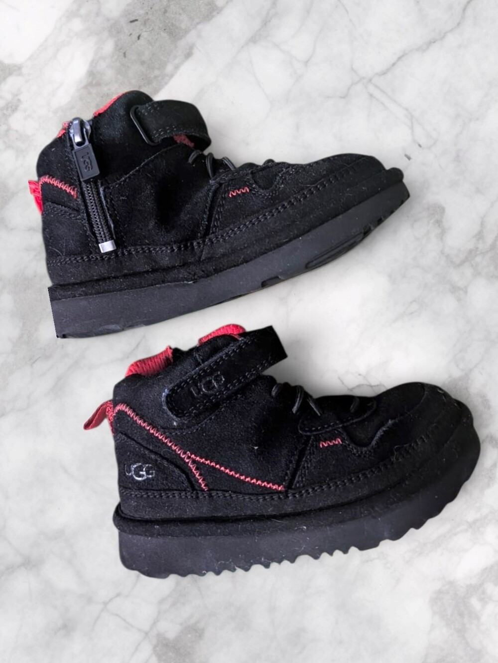 UGG Kids Black Suede Wool Mid-Top Highland Boots Sneaker Winter School Play Sz 9